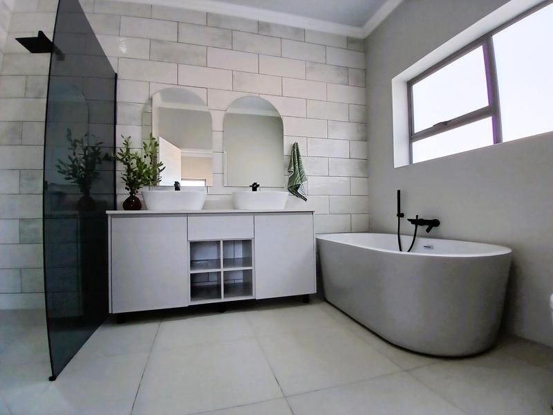 3 Bedroom Property for Sale in Stilbaai Wes Western Cape